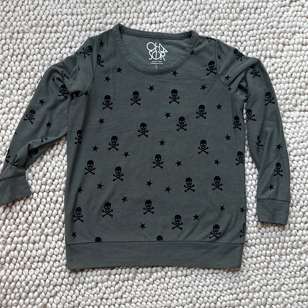 Chasor Lounge Top green with skulls Size L light sweatshirt